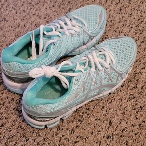 Asics GEL KAYANO 20 LIKE NEW.  Women's NOT WORN OUTSIDE. TRIED ON.